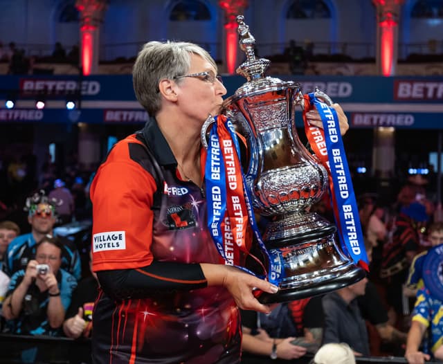 Lisa Ashton Stuns Fallon Sherrock and Beau Greaves to Lift 2025 Women's World Matchplay