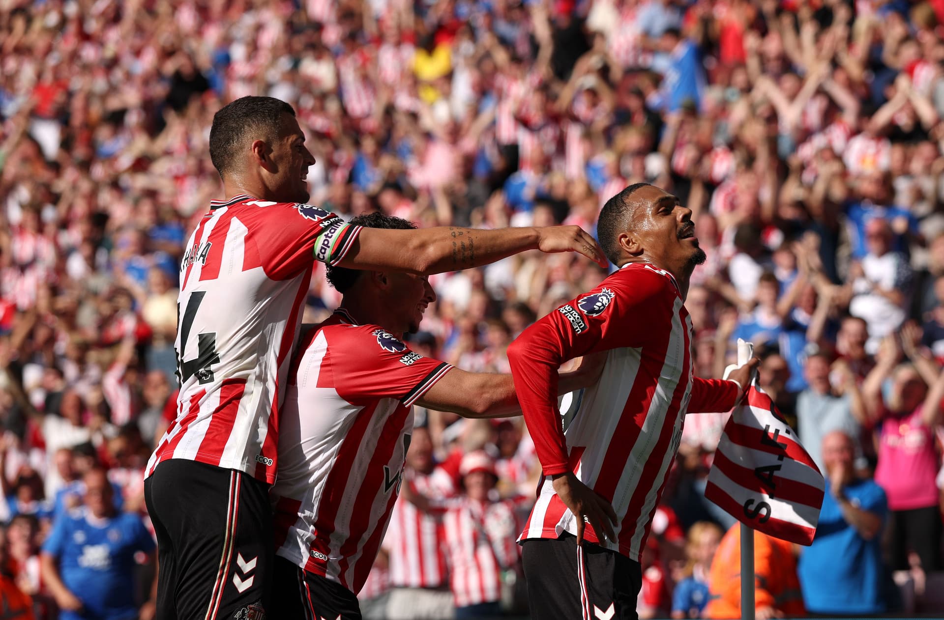 Wilson Isidor of Sunderland celebrates with team mates