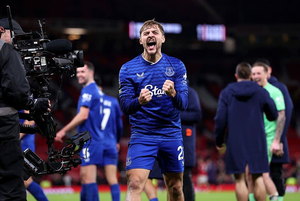 Everton Stand Firm Over Kiernan Dewsbury-Hall Amid Manchester United and Aston Villa Interest