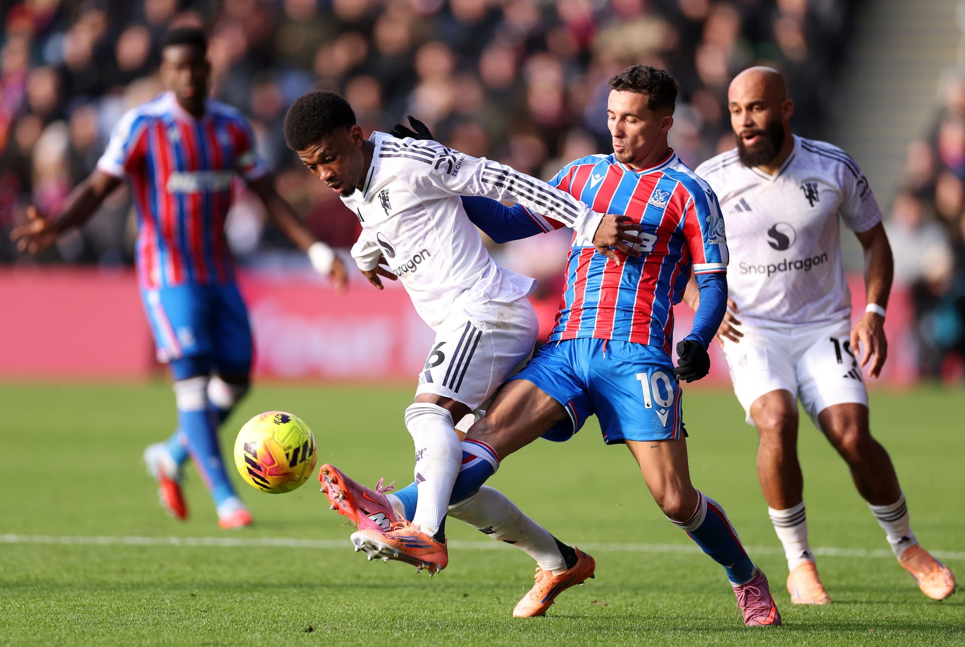 Amad Diallo of Manchester United battles for possession with Yeremy Pino