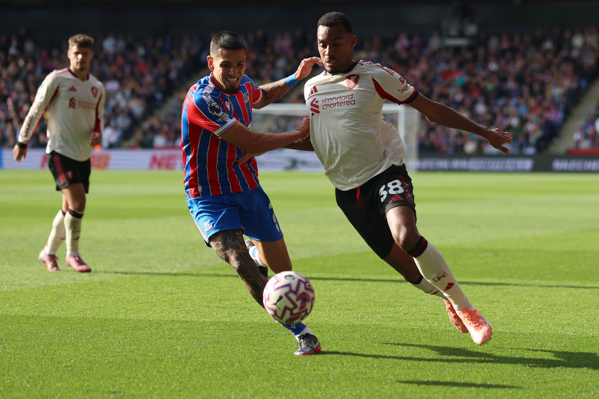 Daniel Munoz of Crystal Palace battles for possession with Ryan Gravenberch of Liverpool