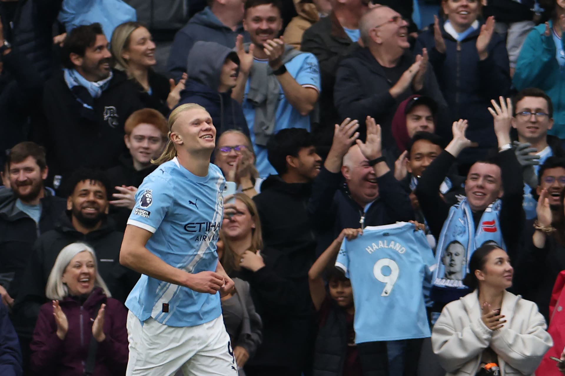 Manchester City's Norwegian striker #09 Erling Haaland celebrates after scoring their fifth goal
