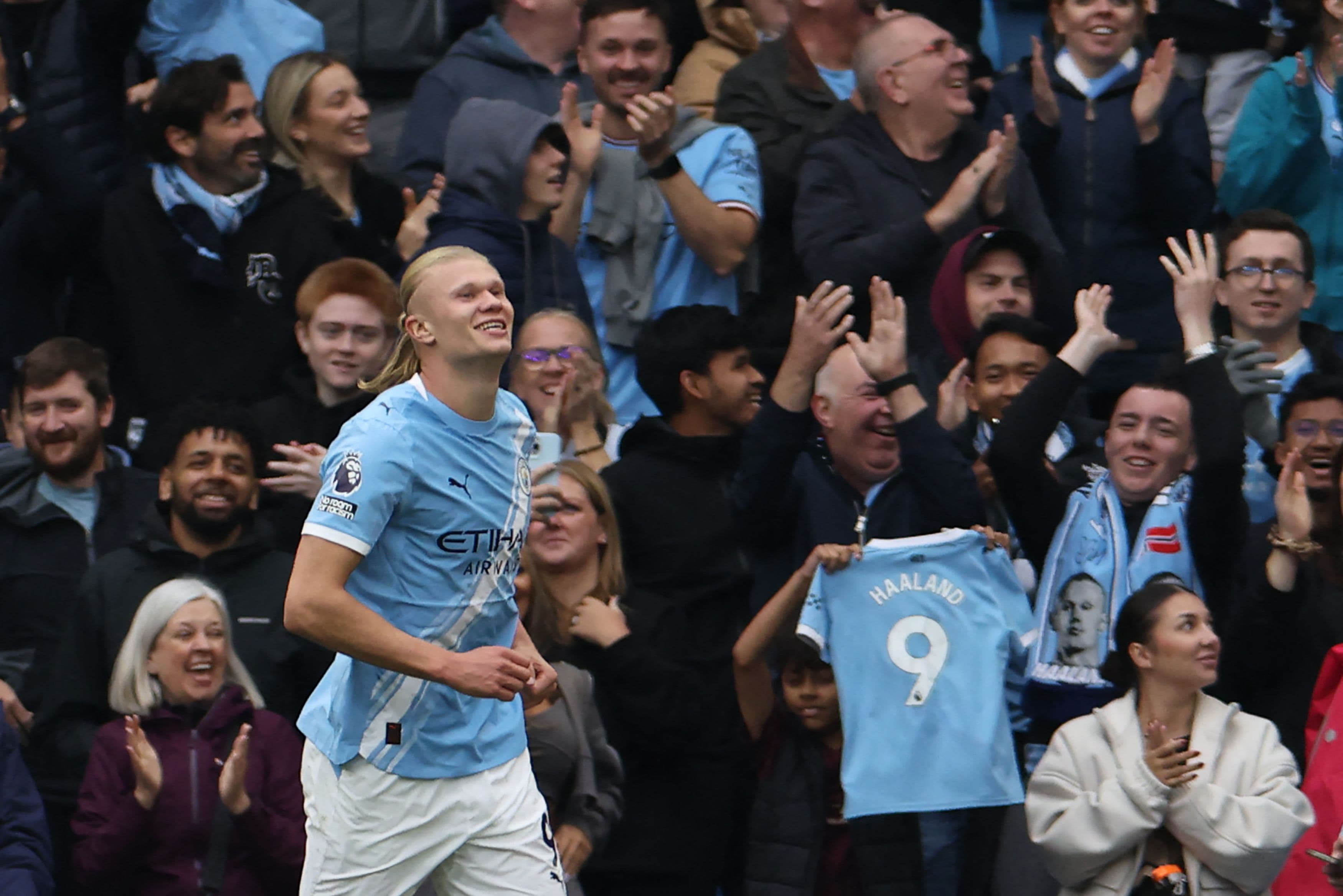Manchester City's Norwegian striker #09 Erling Haaland celebrates after scoring their fifth goal