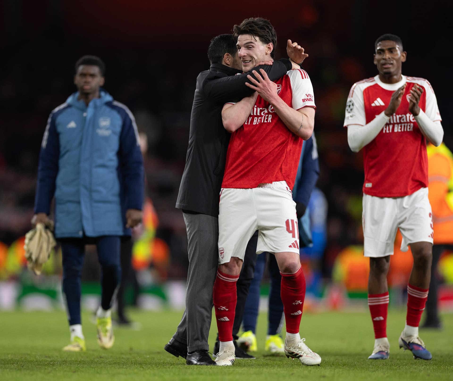 Mikel Arteta, Manager of Arsenal, celebrates victory with Declan Rice of Arsenal