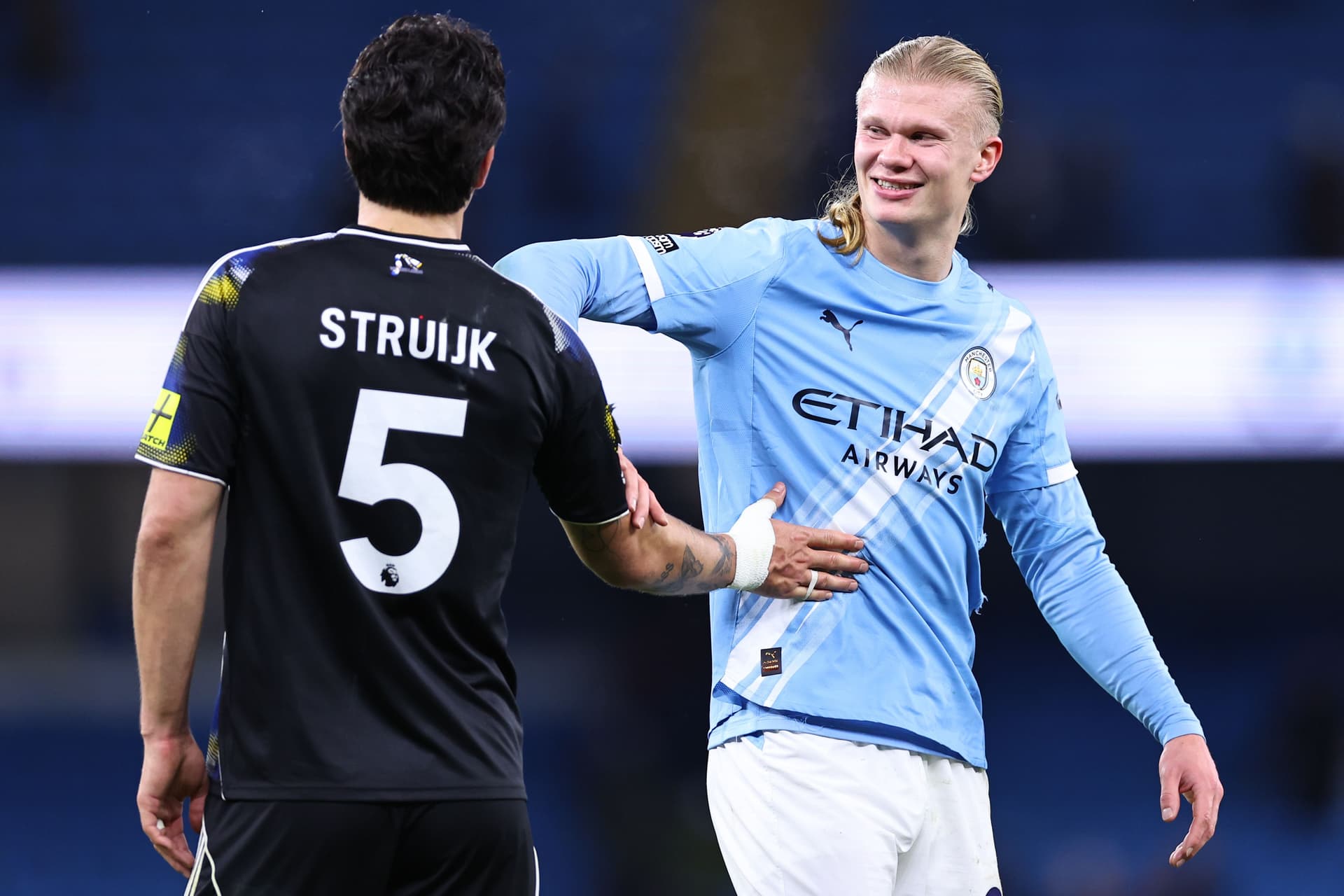 Pascal Strujik of Leeds United and Erling Haaland of Manchester City