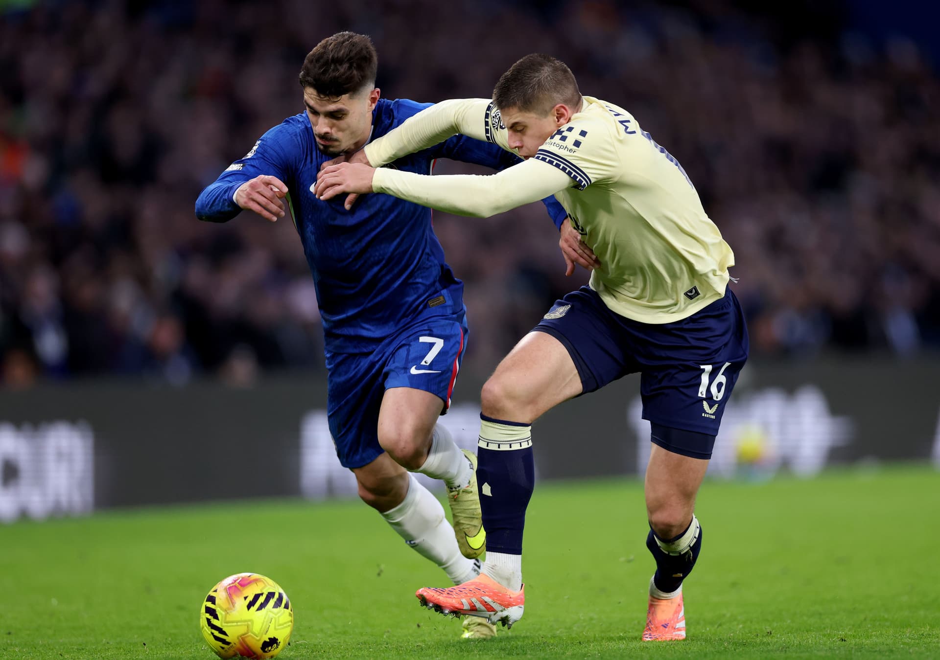 Pedro Neto of Chelsea is put under pressure by Vitaliy Mykolenko