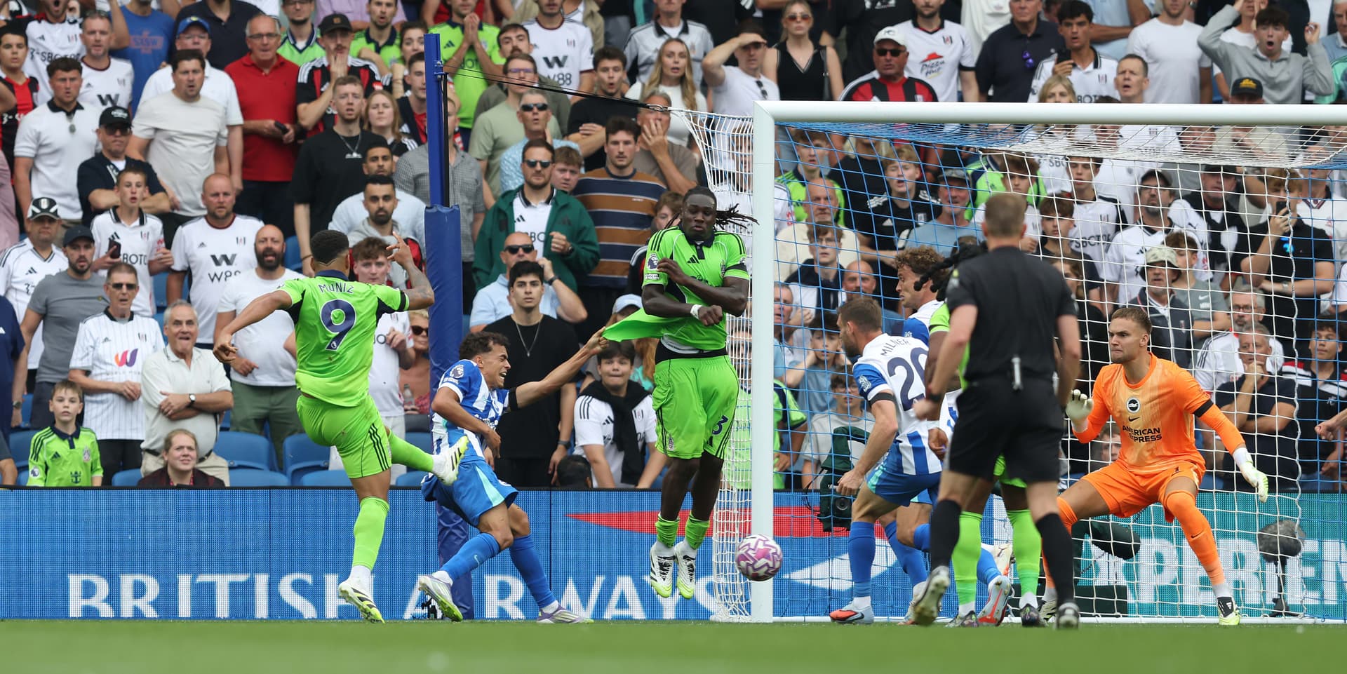 Rodrigo Muniz of Fulham scores a goal to make the score 1-1