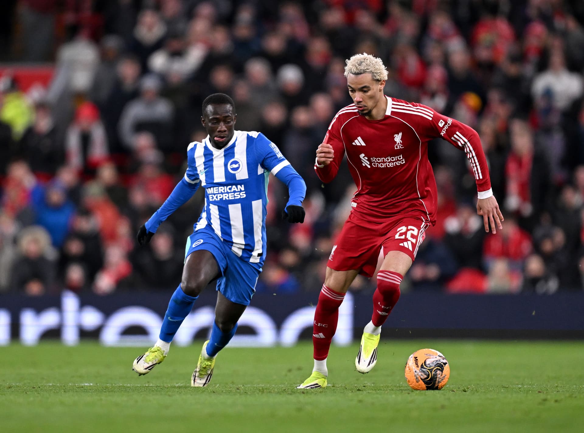 THE SUN OUT, THE SUN ON SUNDAY OUT Hugo Ekitike of Liverpool runs with the ball away from Yankuba Minteh