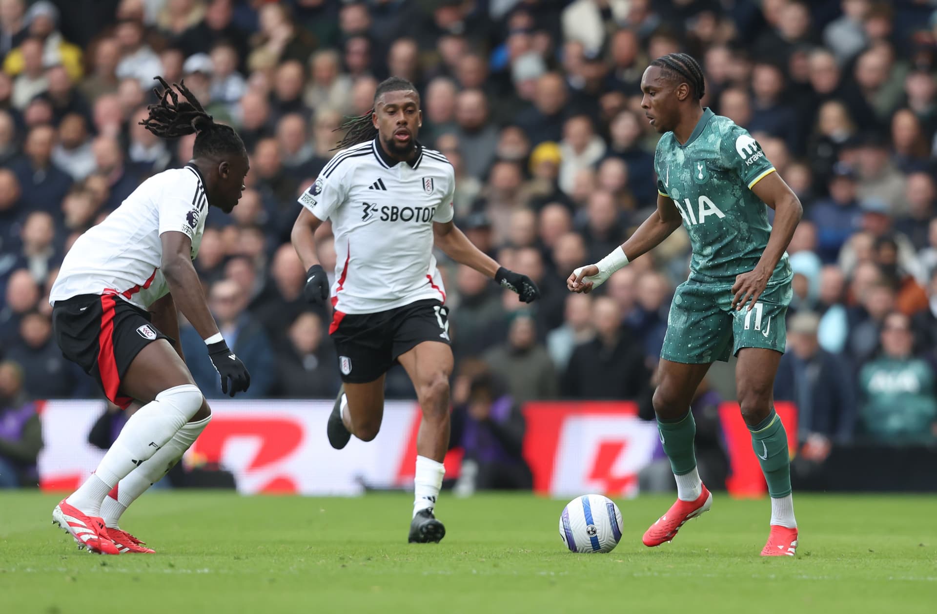 Mathys Tel, Calvin Bassey and Alex Iwobi /Getty Images