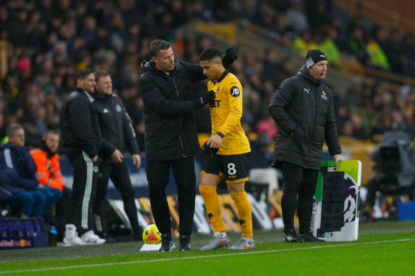 Wolverhampton Wanderers manager Rob Edwards talks to Joao Gomes